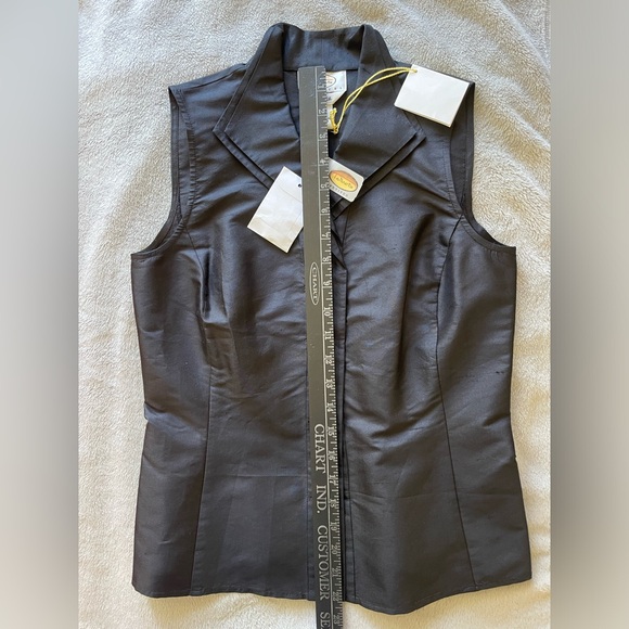 Reposh (a bit small): NWT Talbots Size 2 100% Silk Sleeveless Tuxedo Blouse - Picture 3 of 12